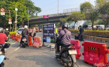 Lalin Jalan Gatsu Dialihkan ke Gerbang Pemuda Jelang Aksi di DPR