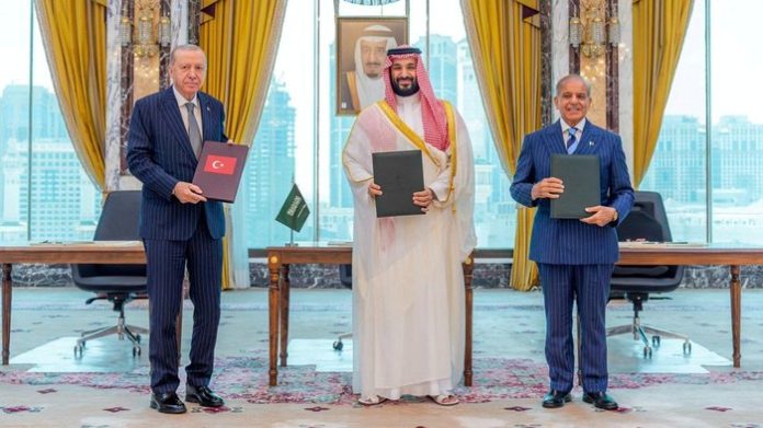 turki-saudi-dan-pakistan-teken-pakta-pertahanan-1786147157580_169