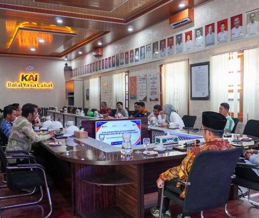 Hari Pelanggan Nasional, PLN UP3 Lahat Sambangi PT KAI (Persero) Balai Yasa dan RS Bunda As Salam