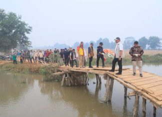 Tanpa Menunggu APBD, Herman Deru Gerakkan Gotong Royong Lintas Sektor Pulihkan Jembatan di Telang Rejo