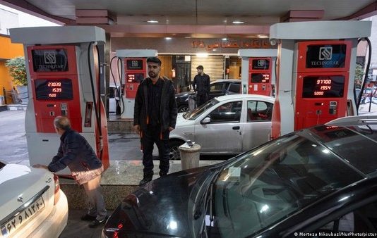 Terjepit Sanksi AS Bikin Harga Bensin Iran Melejit