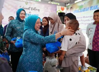Perkuat Gizi Anak, TP PKK Palembang Salurkan Makanan Tambahan Olahan Ikan untuk Balita
