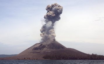 Anak Krakatau Erupsi, BMKG: Belum Ada Anomali Muka Air Laut di Selat Sunda