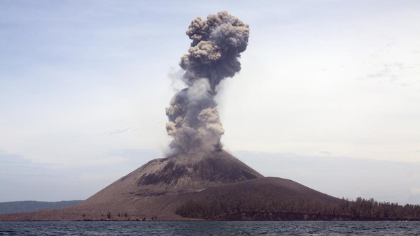 hujan-abu-akibat-letusan-anak-krakatau-1788666547842_169