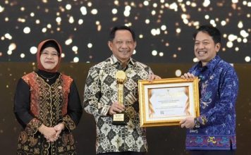 Kemendagri Raih Penghargaan BPS atas Pemanfaatan Data Statistik