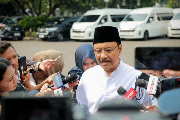 menteri-sosial-saifullah-yusuf-gus-ipul-menghadiri-rapat-terbatas-yang-dipimpin-presiden-prabowo-subianto-di-istana-merdeka-ja-1790214188932