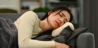 Sering Kebanyakan Minum Air Putih Sebelum Tidur? Hati-hati, Ada Risiko ke Otak