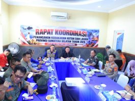 Jarak Pandang membaik , Herman Deru dan Kepala BNPB Lanjutkan Teknologi Dry Ice Atasi Kabut Asap