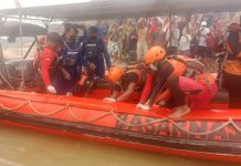 LANSIA YANG LOMPAT DARI JEMBATAN MUSI IV DITEMUKAN BASARNAS MENGAPUNG MENINGGAL DUNIA