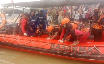 LANSIA YANG LOMPAT DARI JEMBATAN MUSI IV DITEMUKAN BASARNAS MENGAPUNG MENINGGAL DUNIA