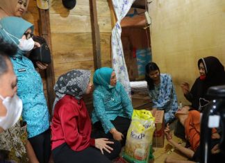 Ringankan Beban Warga, Pemkot Palembang Salurkan Kursi Roda dan Sembako