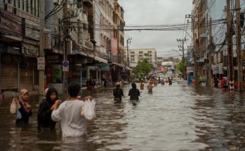 Thailand Dikepung Banjir, Ular-Buaya Raksasa Bermunculan