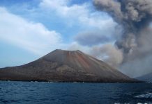Gunung Anak Krakatau 3 Kali Erupsi Pagi Ini