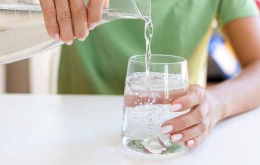 Ini yang Terjadi pada Tubuh Jika Tidak Minum Air Putih di Pagi Hari