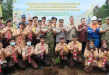 TNI-Polri Tanam 20 Ribu Pohon, Kabaharkam Tekankan Polisi Bersama Masyarakat