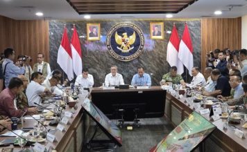Menko Zulhas Pimpin Rapat Terbatas Bahas Kopdes Merah Putih